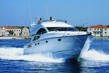 Information on skipper service or licenses required for yacht charter in Croatia 
